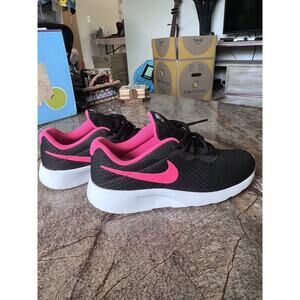 Nike Tanjun Athletic Shoes Women's Black Hyper Pink Size 5.5Y/7W Mesh